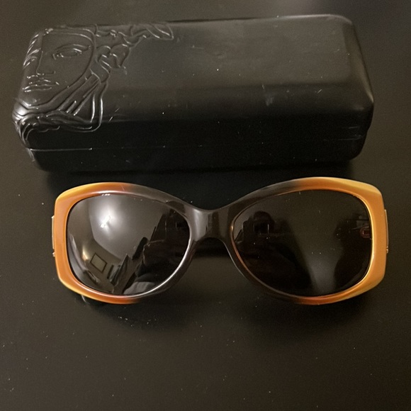 Vintage Versace Sunglasses - Picture 2 of 4